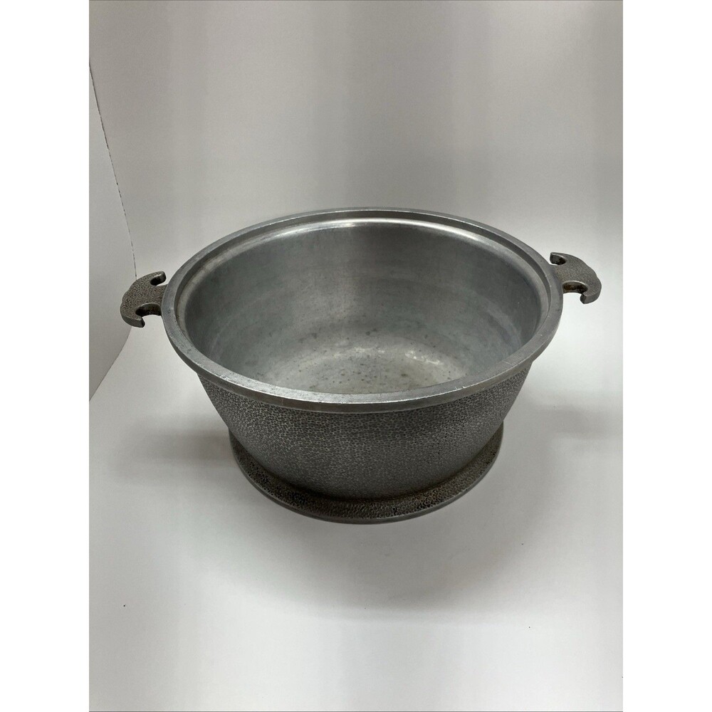 Vintage Guardian Service Ware  Round Pot,  4.5 in high,  9 in wide,  NO Lid